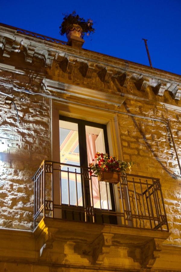 몬탈바노 엘리코나 Domus Aurea B&B 외부 사진