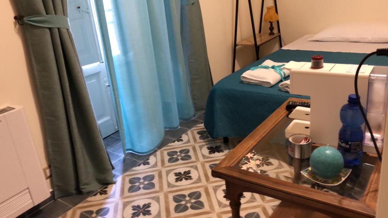 몬탈바노 엘리코나 Domus Aurea B&B 외부 사진